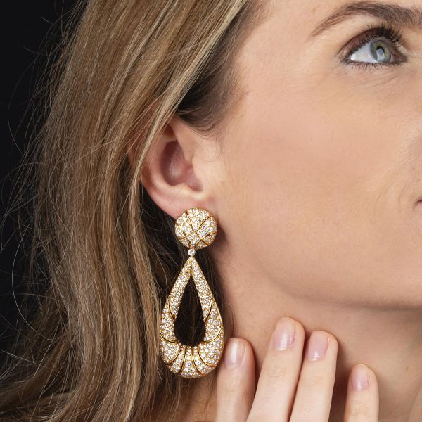 PAIO DI LUNGHI ORECCHINI PENDENTI CON DIAMANTI