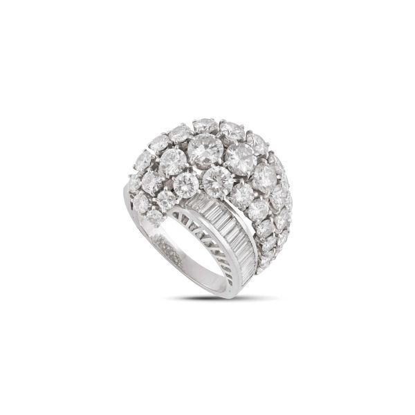 



ANELLO A FASCIA CON DIAMANTI