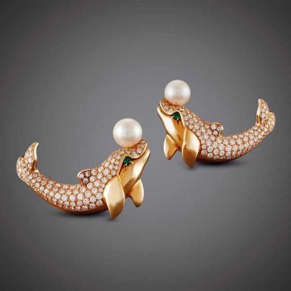 CARTIER PAIO DI ORECCHINI A FORMA DI DELFINO CON PERLE E DIAMANTI