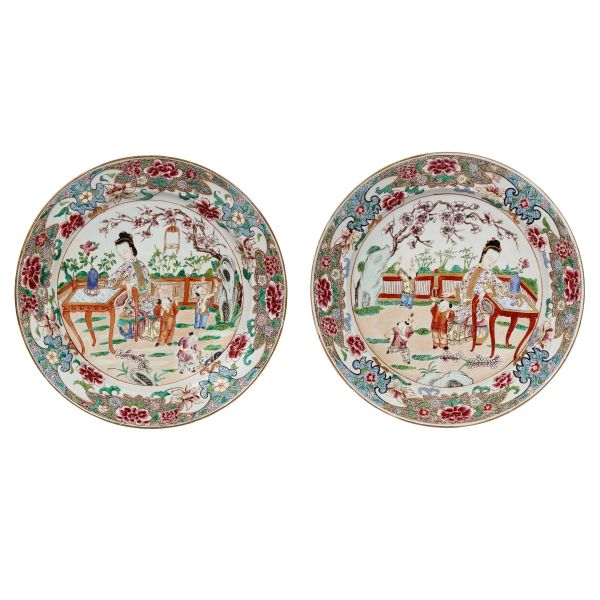 A PAIR OF PLATES, CHINA, 20TH CENTURY