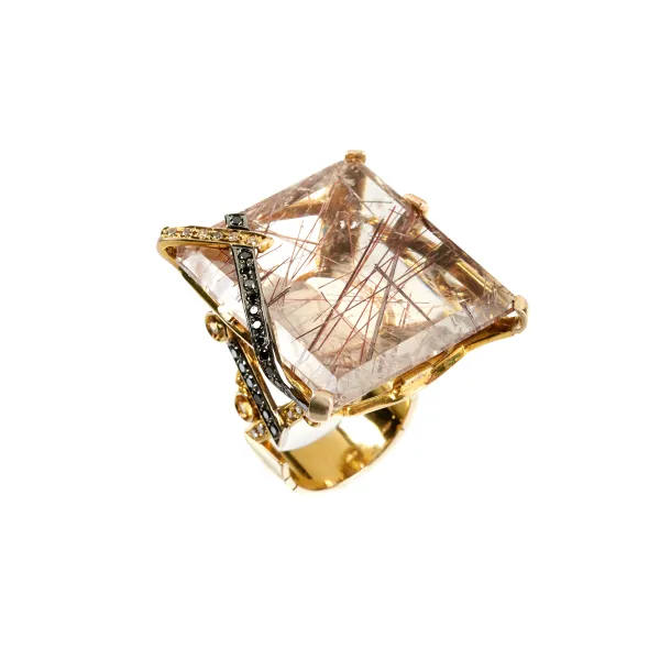 BIG RUTILATED QUARTZ SAPPHIRE AND DIAMOND RING IN 18KT TWO TONE GOLD