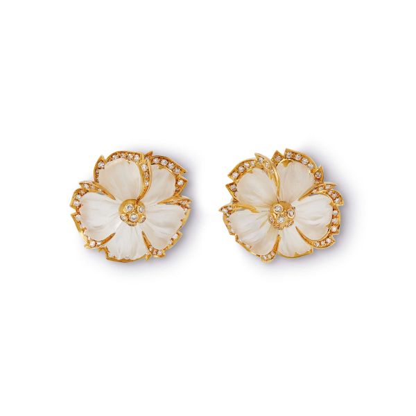 



PAIR OF FLOWER-SHAPED EARRINGS WITH DIAMONDS AND ROCK CRYSTAL