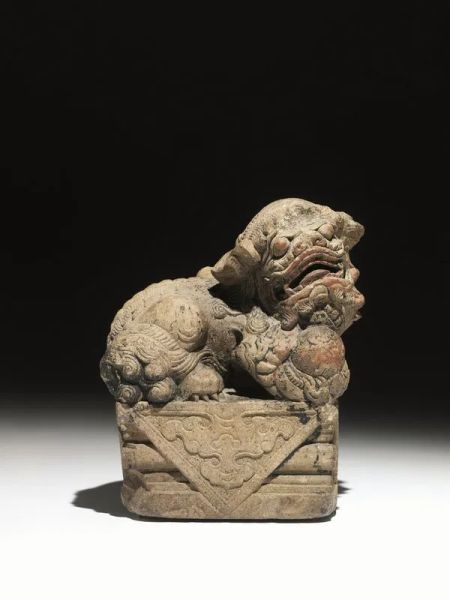  Cane di Pho, Cina dinastia Qing  in pietra con tracce di cromia alt. cm 22,5