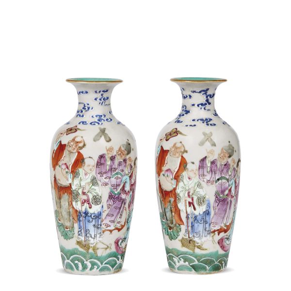 A PAIR OF VASES, CHINA, QING DYNASTY, 19TH CENTURY