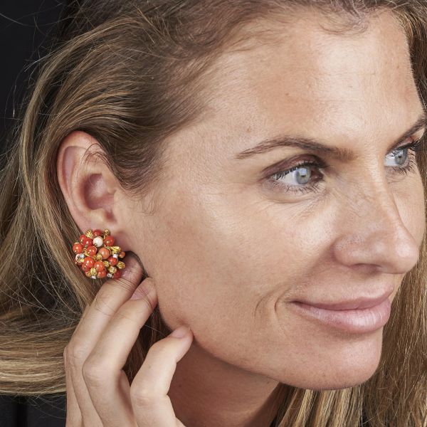 BULGARI PAIO DI ORECCHINI CON CORALLI E DIAMANTI