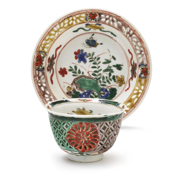 



RETICULATED TEACUP AND SAUCER, CHINA, QING DYNASTY, 18TH CENTURY