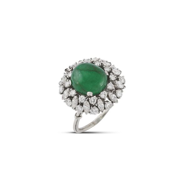 EMERALD AND DIAMOND FLORAL RING IN 18KT WHITE GOLD