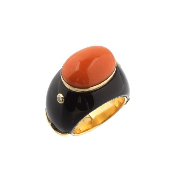 CORAL AND DIAMOND BAND RING IN 18KT YELLOW GOLD