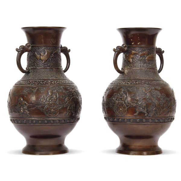 A PAIR OF VASES, JAPAN, MEIJI PERIOD, 19TH CENTURY