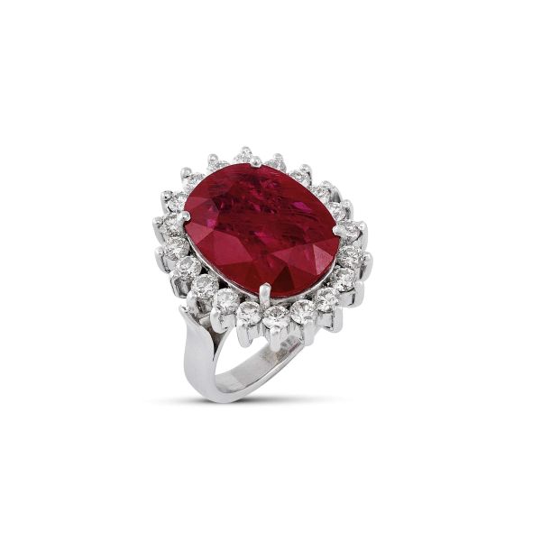 



BURMESE RUBY AND DIAMOND RING IN 18KT WHITE GOLD