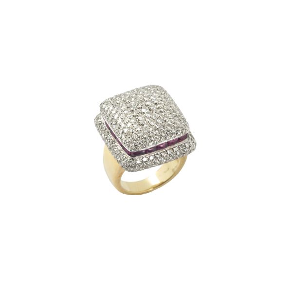 



DIAMOND AND RUBY LARGE RING IN 18KT TWO TONE GOLD