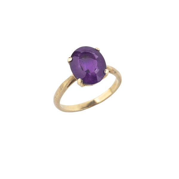 AMETHYST RING IN 9KT YELLOW GOLD