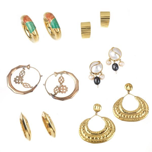LOT COMPOSED OF SIX EARRINGS IN GOLD