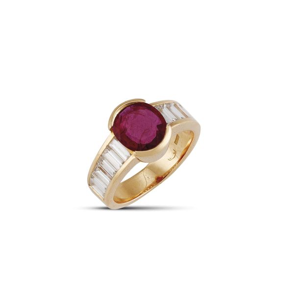 SIAM RUBY AND DIAMOND RING IN 18KT YELLOW GOLD
