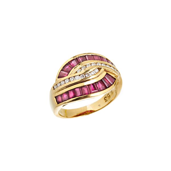 SYNTHETIC RUBY AND DIAMOND RING IN 18KT YELLOW GOLD