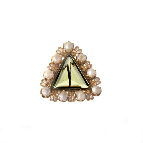 



PEARL AND DIAMOND BROOCH IN 18KT YELLOW GOLD 