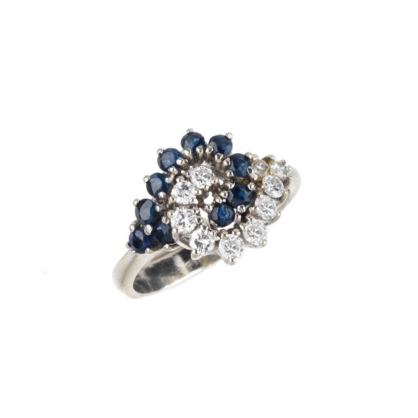 SAPPHIRE AND DIAMOND RING IN 18KT WHITE GOLD