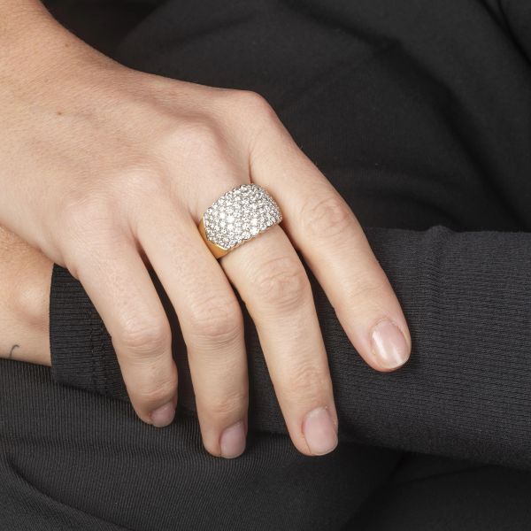 ANELLO A FASCIA CON DIAMANTI