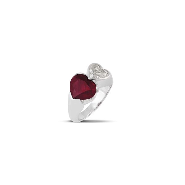 RUBY AND DIAMOND RING IN 18KT WHITE GOLD