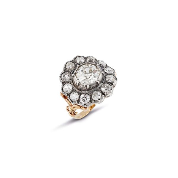DIAMOND DAISY RING IN SILVER AND 9KT YELLOW GOLD