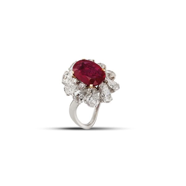 Bulgari - 



BULGARI ANELLO CON RUBINO BIRMANO E DIAMANTI