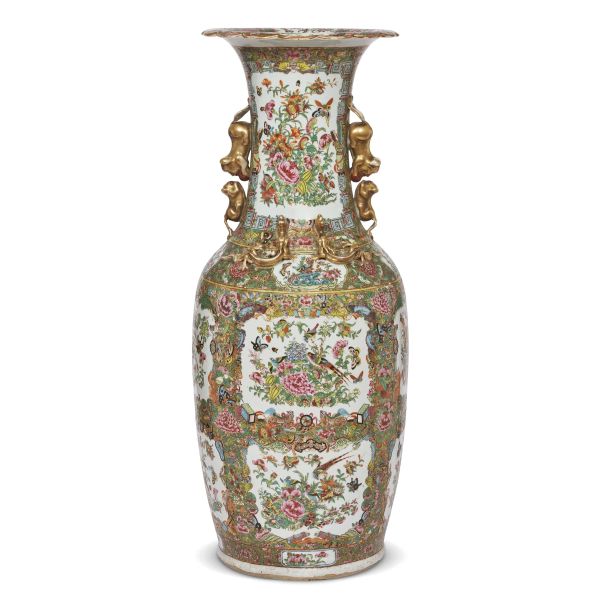 



A VASE, CHINA, QING DYNASTY, 19TH CENTURY