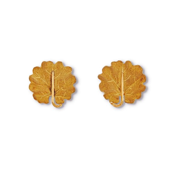 Buccellati - 



BUCCELLATI LEAF-SHAPED BROOCHES IN 18KT YELLOW GOLD