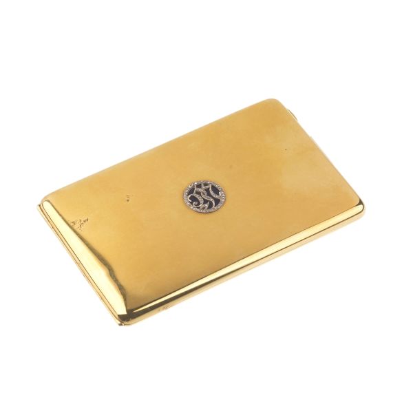 



CIGARETTE BOX IN 18KT YELLOW GOLD