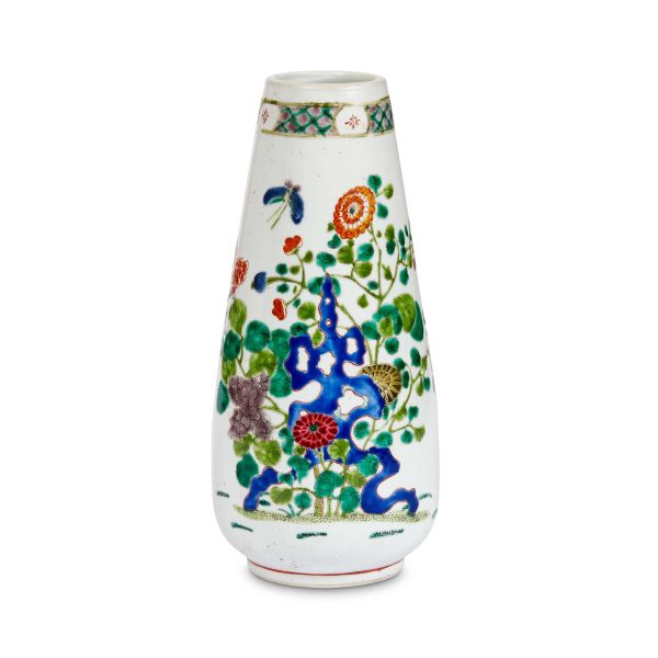 



PEAR-SHAPED VASE, CHINA, XIX C.