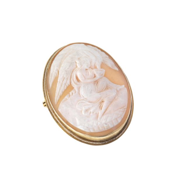 SHELL CAMEO BROOCH IN 18KT YELLOW GOLD