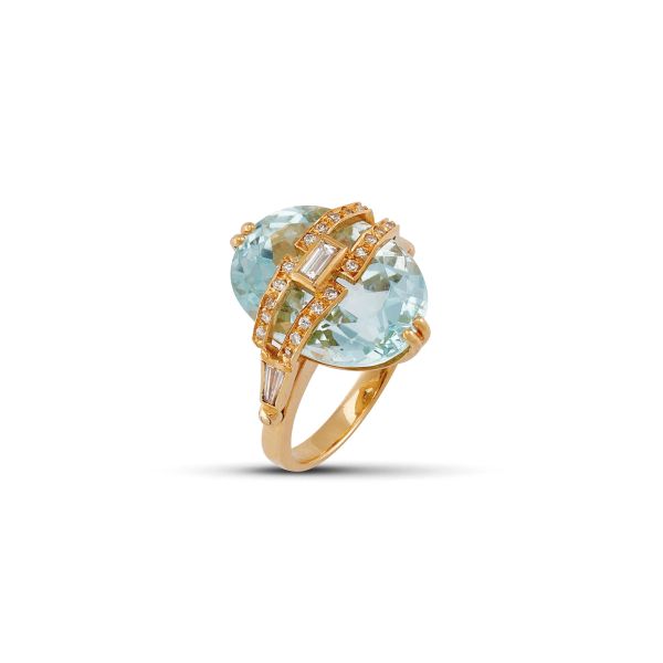 



AQUAMARINE AND DIAMOND RING IN 18KT YELLOW GOLD