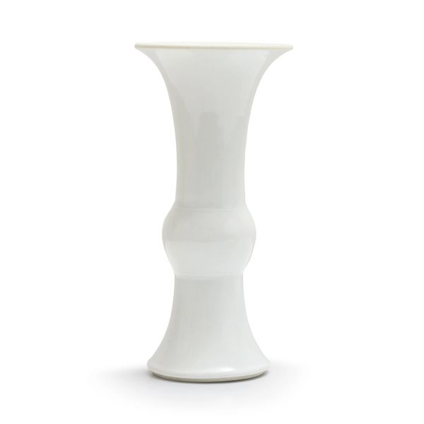 



VASO IN PORCELLANA A SMALTO BIANCO, CINA, DINASTIA QING, SEC. XVIII-XIX