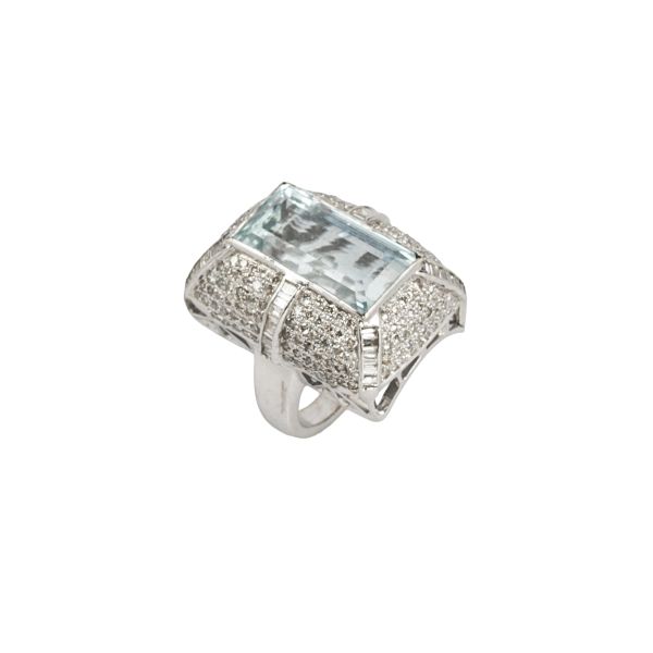 



ACQUAMARINE AND DIAMOND RING IN 18KT WHITE GOLD