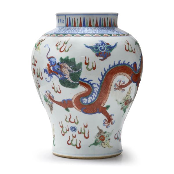 



A DOUCAI PORCELAIN VASE, CHINA, QING DYNASTY, 19TH&ndash; 20TH CENTURY 