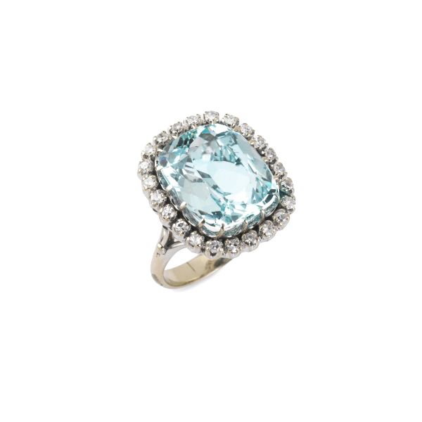 



AQUAMARINE AND DIAMOND RING IN 14KT GOLD