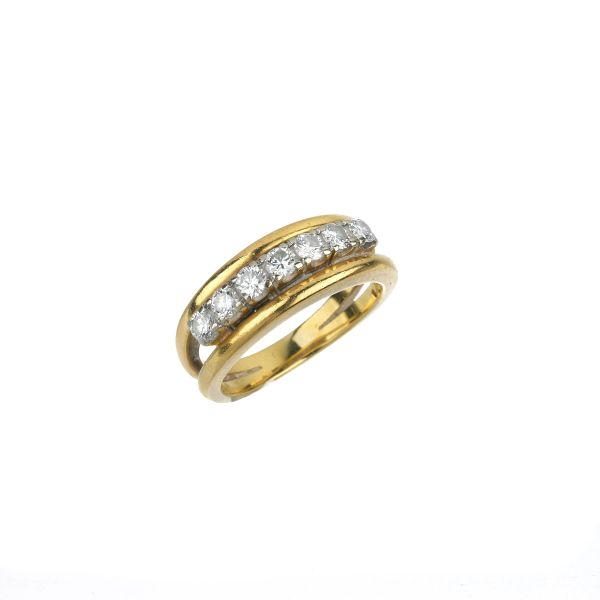 



DIAMOND RING IN 18KT YELLOW GOLD
