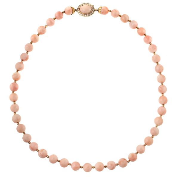 



CORAL AND DIAMONDS NECKLACE IN 18KT GOLD