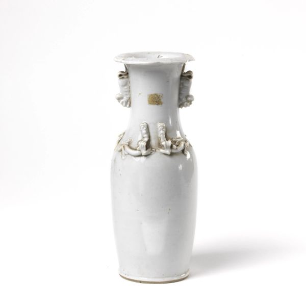 A VASE, CINA, QING DYNASTY, 20TH CENTURY