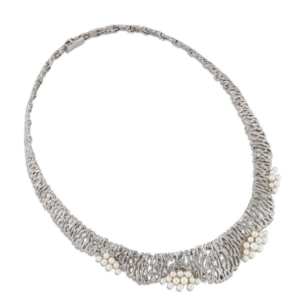 Omega - 



OMEGA PEARL CHOKER NECKLACE IN 18KT WHITE GOLD