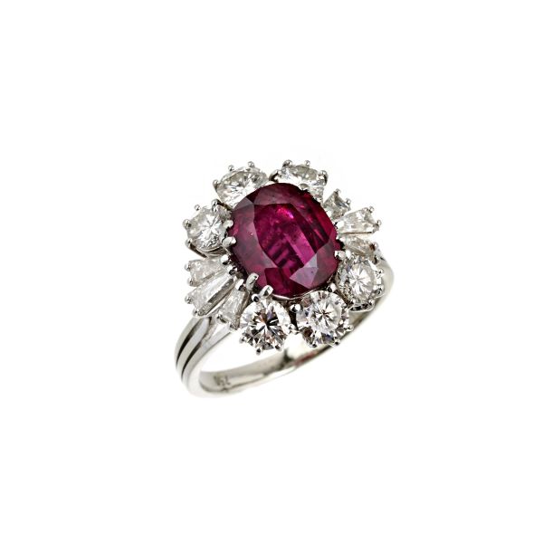 



RUBY AND DIAMOND RING IN 18KT WHITE GOLD