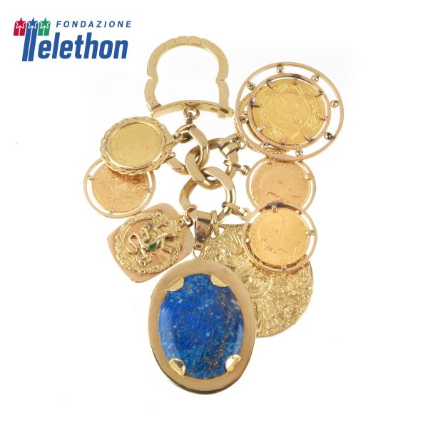 18KT YELLOW GOLD KEYCHAIN WITH CHARMS