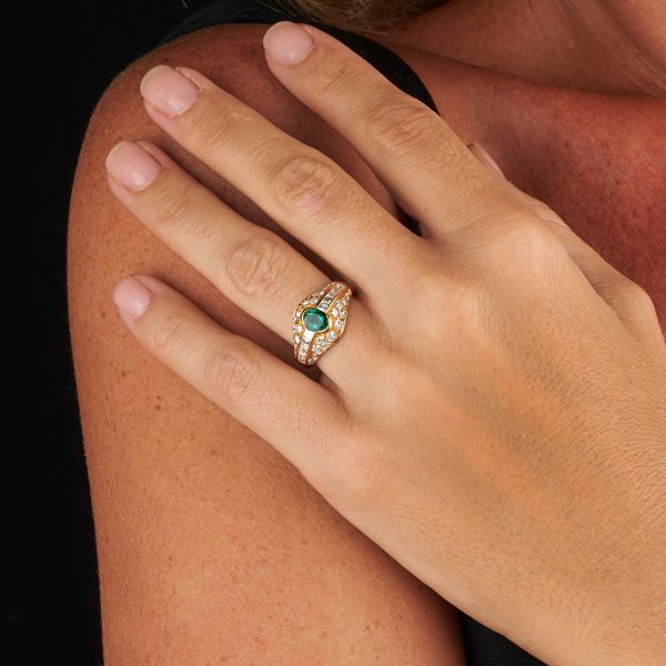 ANELLO CON SMERALDO E DIAMANTI