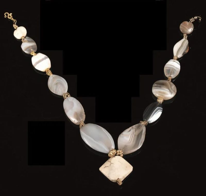 COLLANA BATTRIANA IN AGATA SARDONICE E ORO  - Auction Antiquities - Pandolfini Casa d'Aste