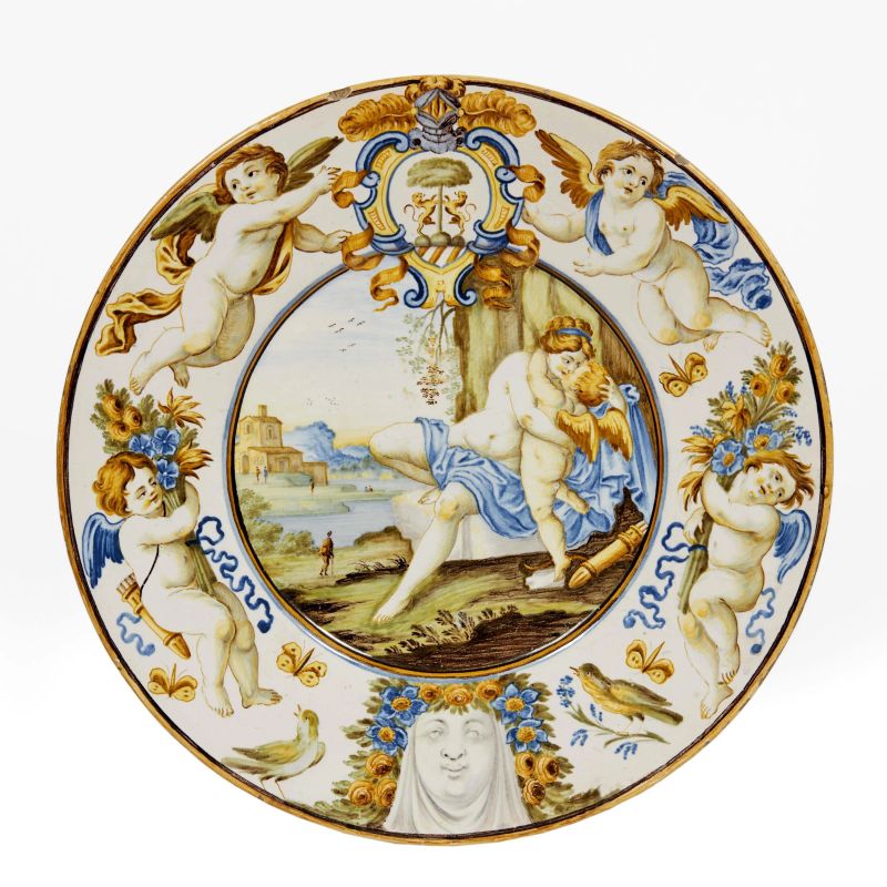 A CARMINE GENTILI PLATE, CASTELLI, FIRST HALF 18TH CENTURY  - Auction ONLINE AUCTION | CERAMICA. MAIOLICHE E PORCELLANE DAL XVI AL XIX SECOLO - Pandolfini Casa d'Aste