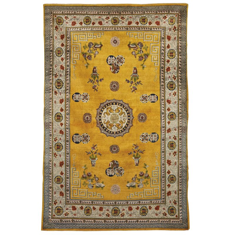 A CARPET, CHINA, QING DYNASTY, 20TH CENTURY  - Auction Asian Art - Pandolfini Casa d'Aste