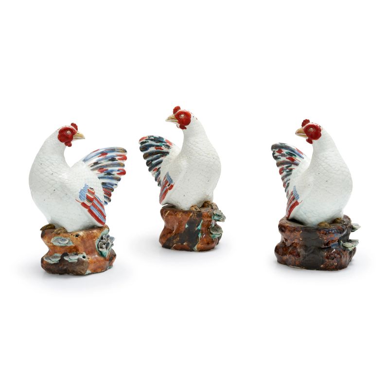A GROUP OF THREE JAPANESE PORCELAIN HEN FIGURES, JAPAN, EDO PERIOD, 18TH CENTURY  - Asta Arte Orientale | 东方艺术 - Pandolfini Casa d'Aste