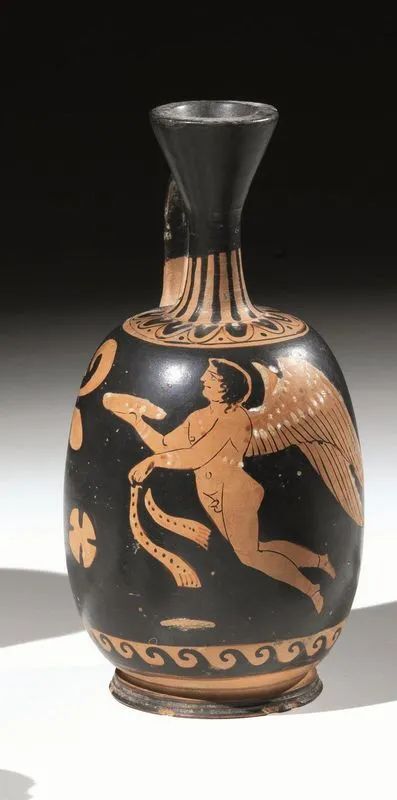 Lekythos apula a figure rosse&nbsp;&nbsp;&nbsp;&nbsp;&nbsp;&nbsp;&nbsp;&nbsp;&nbsp;&nbsp;&nbsp;&nbsp;&nbsp;&nbsp;&nbsp;&nbsp;&nbsp;&nbsp;&nbsp;&nbsp;&nbsp;&nbsp;&nbsp;&nbsp;&nbsp;&nbsp;&nbsp;&nbsp;&nbsp;&nbsp;&nbsp;&nbsp;&nbsp;&nbsp;&nbsp;&nbsp;&nbsp;&nbsp;&nbsp;&nbsp;&nbsp;&nbsp;&nbsp;&nbsp;&nbsp;  - Auction Antiquities - Pandolfini Casa d'Aste