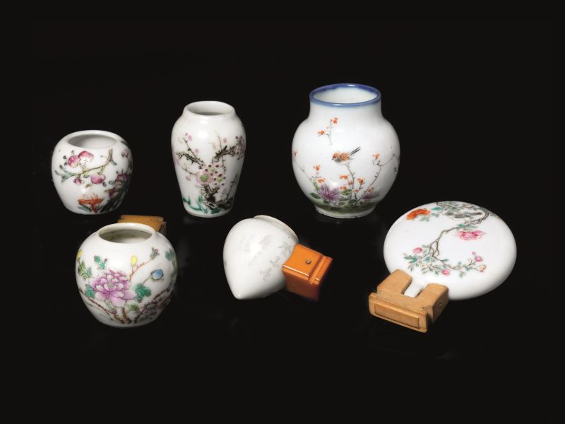GRUPPO DI SEI “BIRD FEEDERS”, CINA, DINASTIA QING, SEC. XIX  - Auction Asian Art - Pandolfini Casa d'Aste