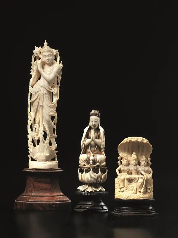 LOTTO DI TRE AVORI XIX -XX  - Auction Asian Art - Pandolfini Casa d'Aste