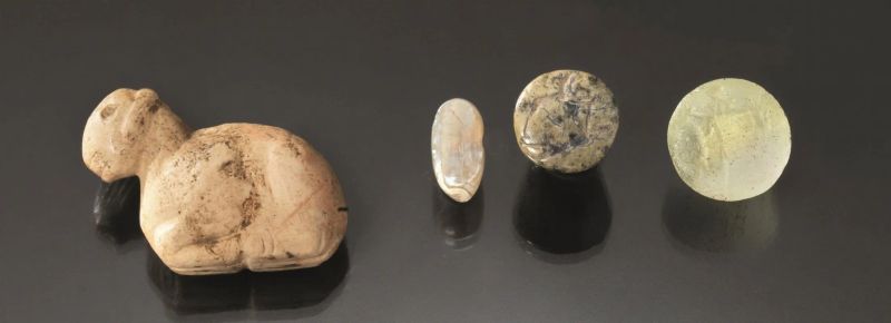 Un amuleto sumero e tre sigilli  - Asta Reperti Archeologici - Pandolfini Casa d'Aste